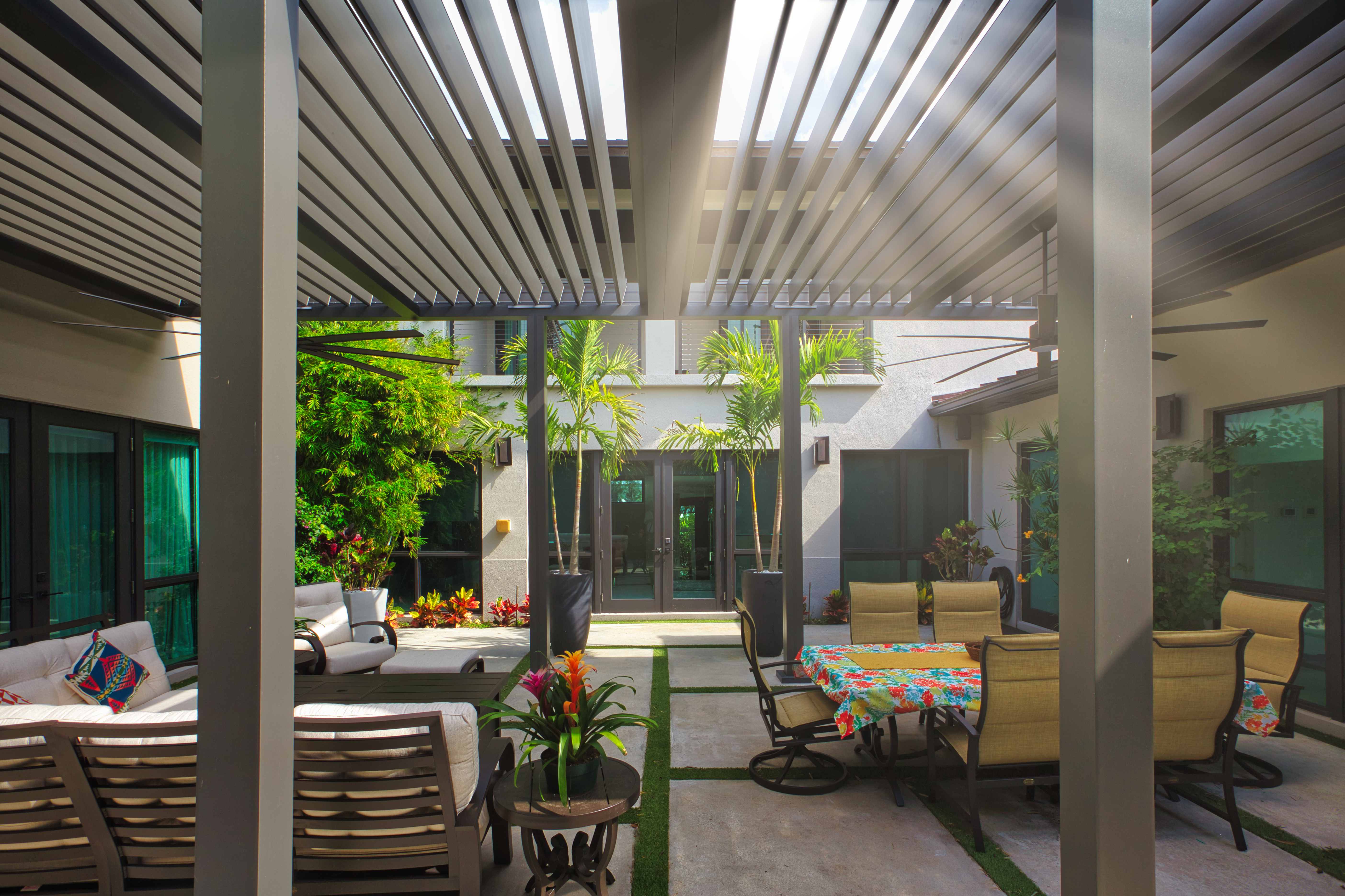 Premium aluminum pergola — warranted in writing